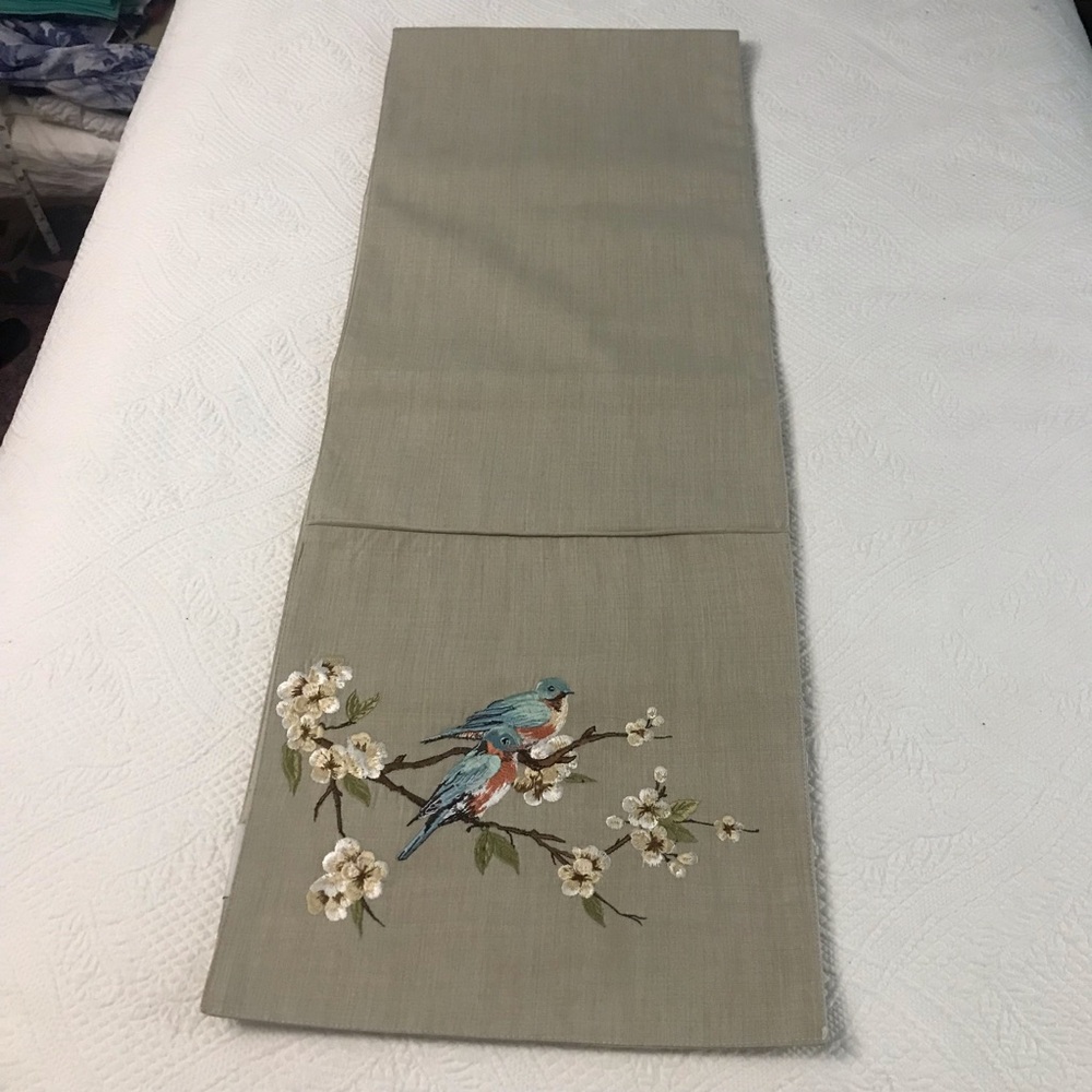 Wellesley Manor Tan Linen Table Runner with Embroidered Birds/Dogwood Tree. NWOT - Picture 7 of 16
